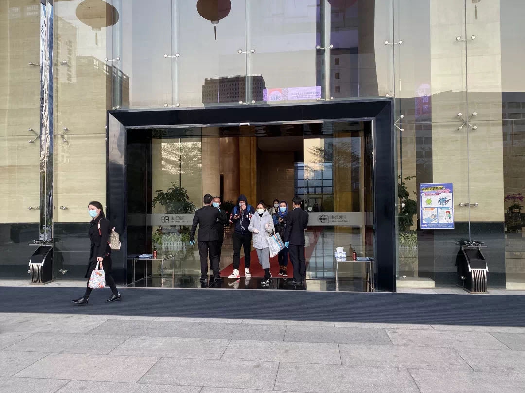 壹号娱乐-com上下齐心战“疫”情，党旗飘扬在一线